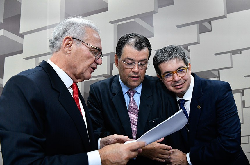 Senadores criticam minirreforma eleitoral que beneficia a malandragem