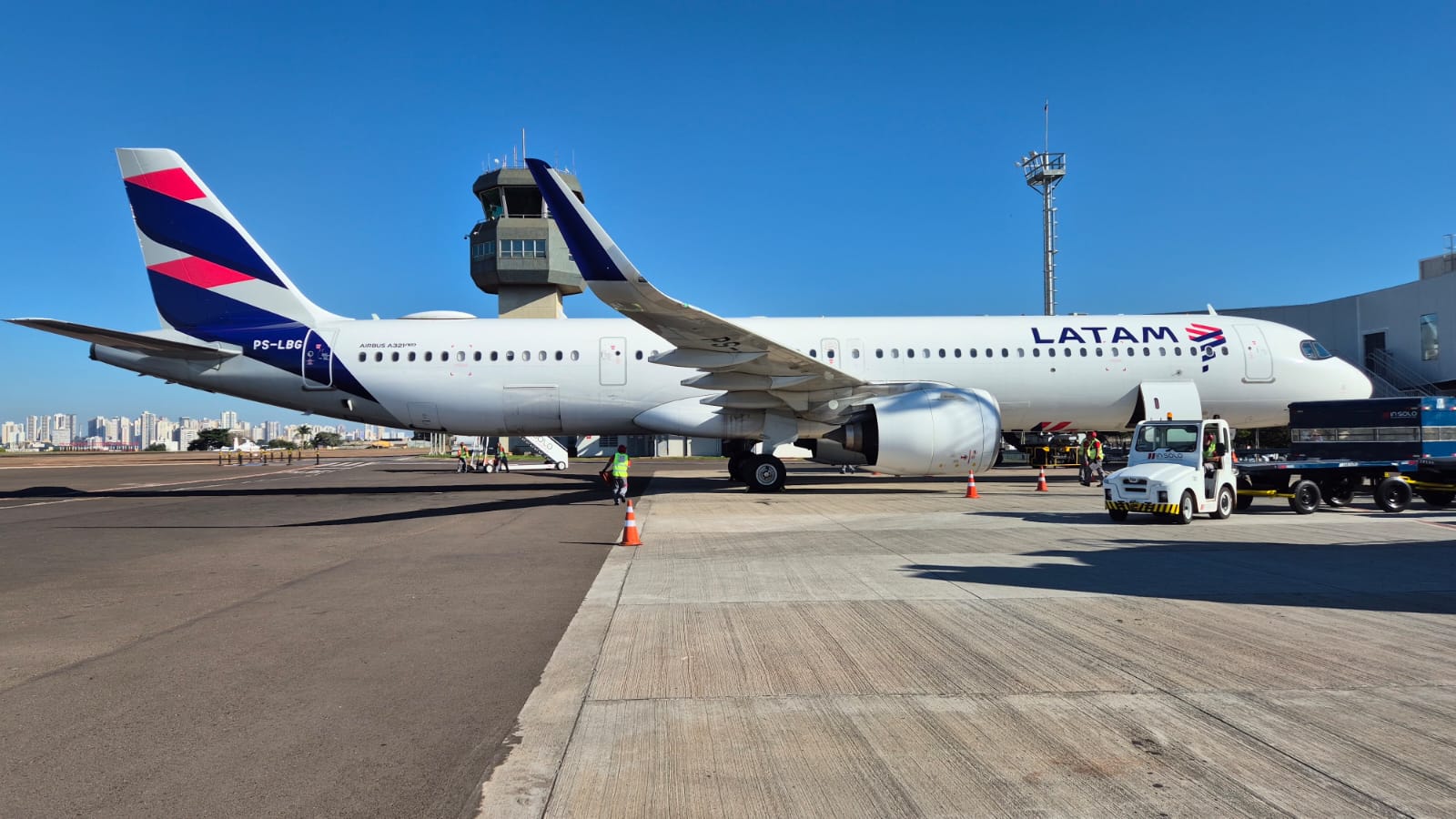 Airbus 321 começa sua rotina de pouso em Londrina