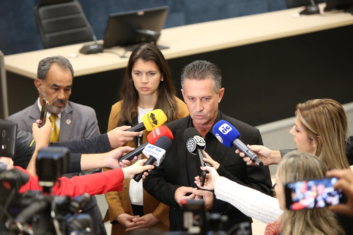 Comissão da Câmara de Londrina acata denúncia contra vereadora Ane da Ada. Plenário vai decidir o destino da vereadora