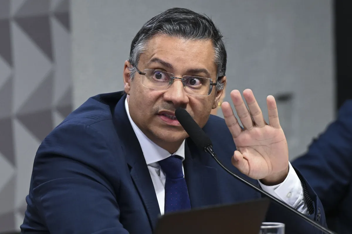 André Mendonça manda soltar ex-procurador do INSS indiciado no caso das fraudes contra os aposentados