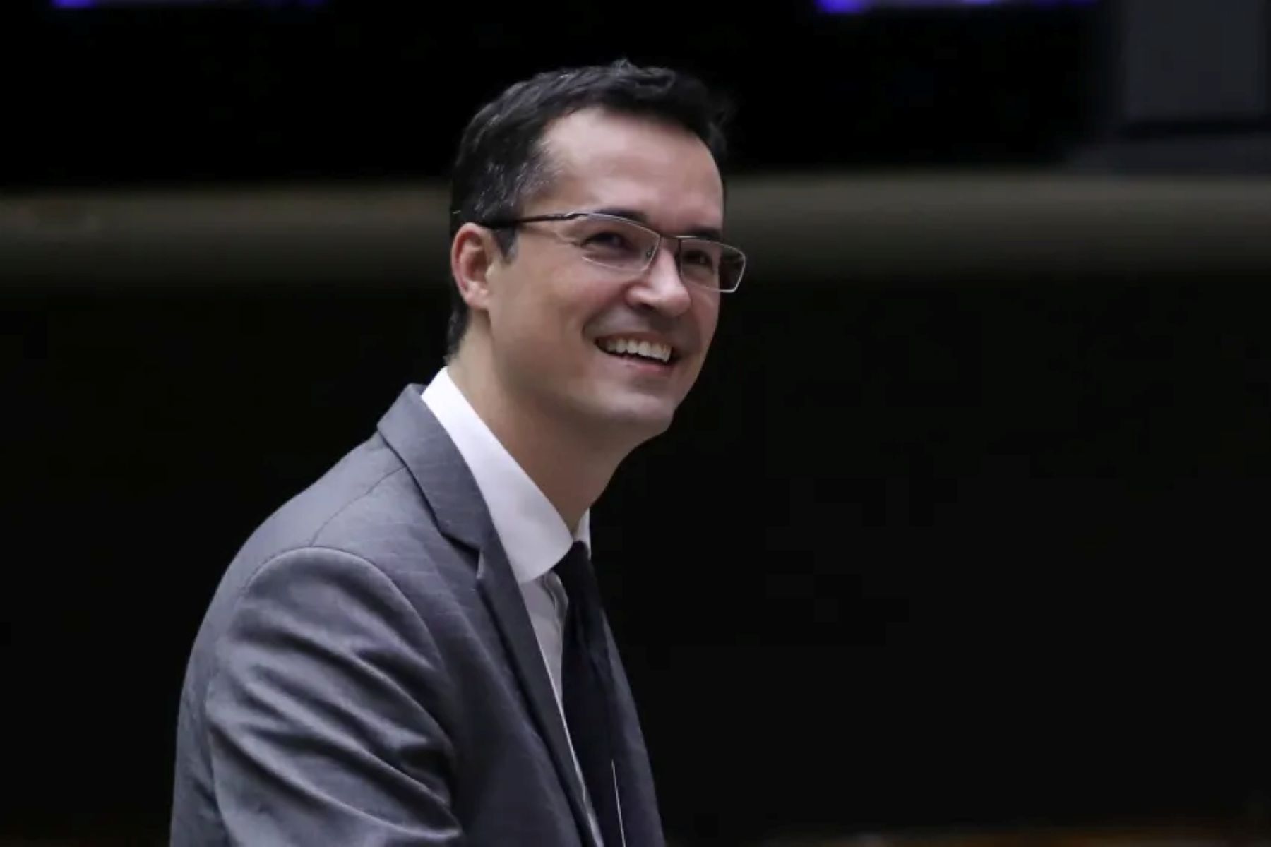 Dallagnol volta às redes sociais, mas campanha ao Senado continua suspensa