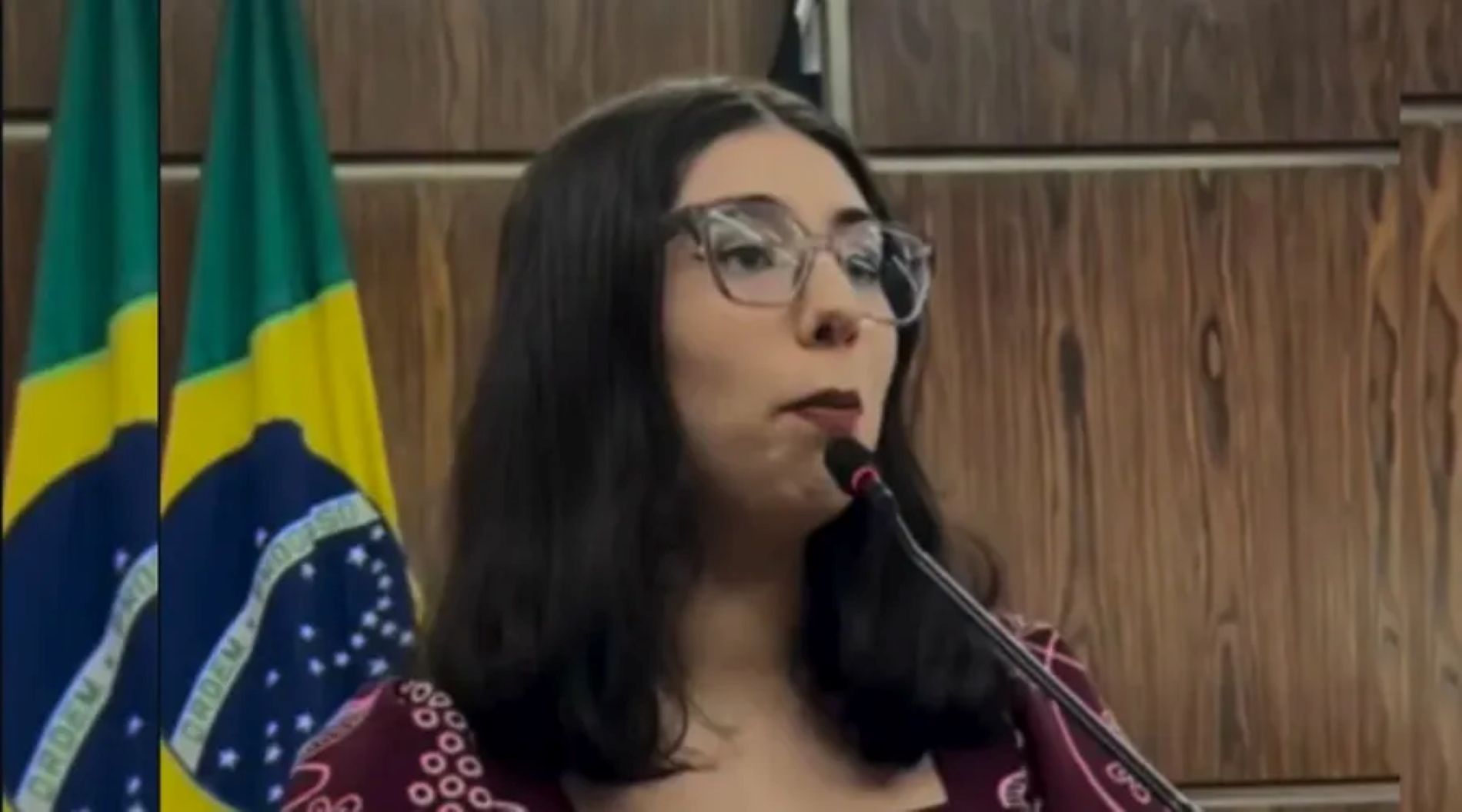 Mãe de deputada bolsonarista eleita, e que mora com a filha famosa, recebe benefícios do governo Lula