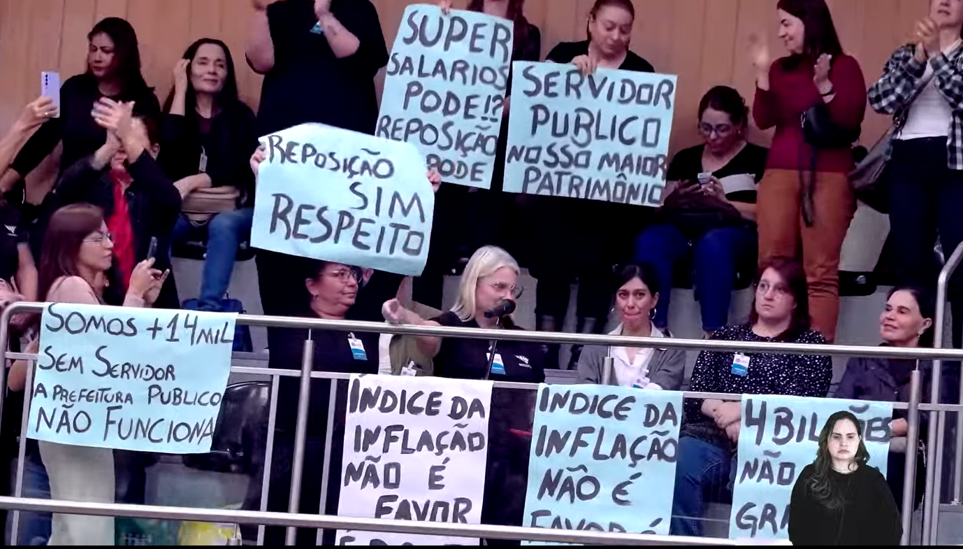 Protesto nas galerias da Câmara. Servidores cobram garantia de reposição inflacionária
