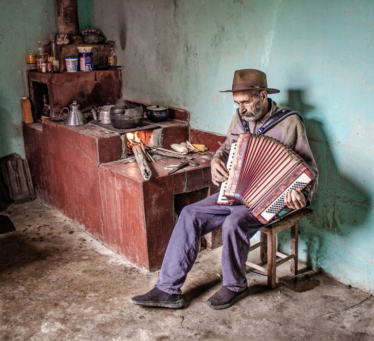 “O Caipira, de Lucas Carvalho, registra o cotidiano das comunidades que vivem no interior de Minas Gerais. Foto divulgaçãoLucas Carvalho