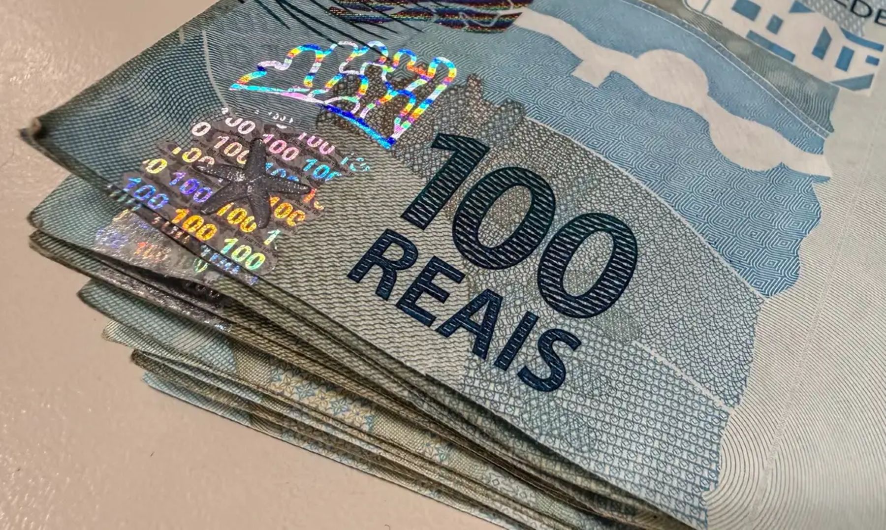 Dinheiro, notas de R$ 100