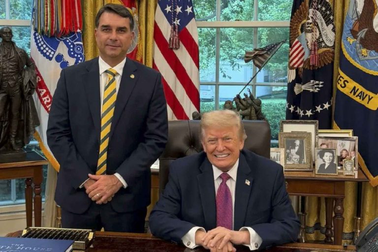 Flávio Bolsonaro e Donald Trump nos EUA