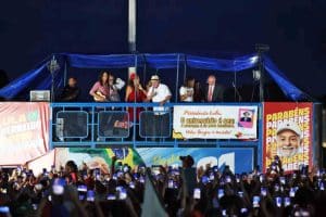 Lula discursa em comemoração ao seu aniversário