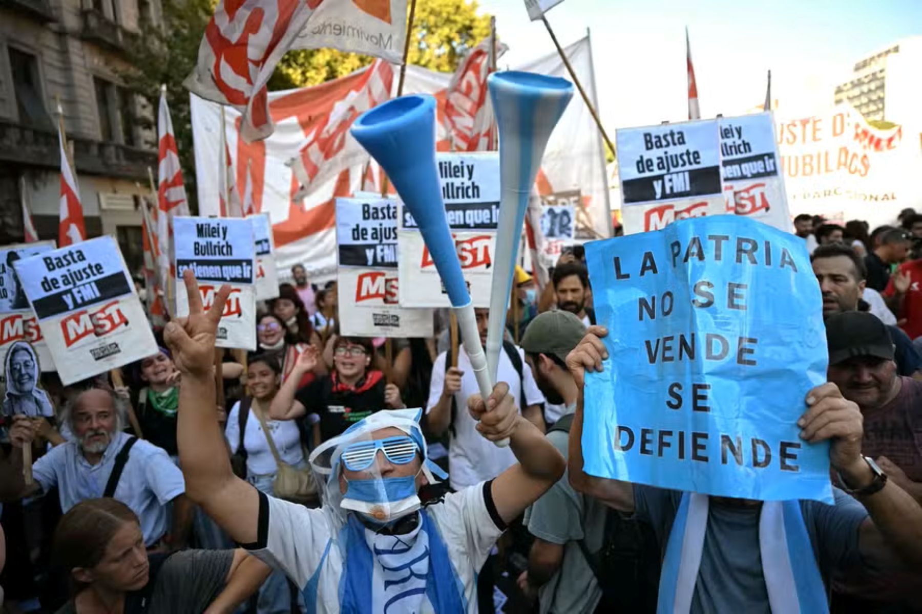 Plano Bolsonaro? Modelo argentino ameaça renda de assalariados e aposentados