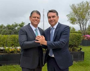 Tarcisio de Freiras e Flávio Bolsonaro - governador de São Paulo assume a liderança da Direita